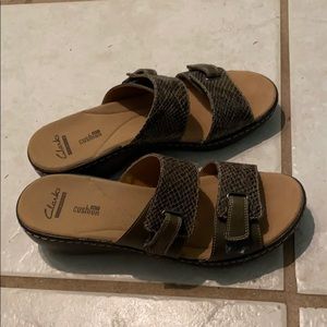 Clark’s size 10 women’s sandals green snake skin